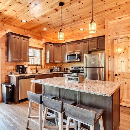 Gatlinburg Cabin With Private Hot Tub By Staycating ภายนอก รูปภาพ