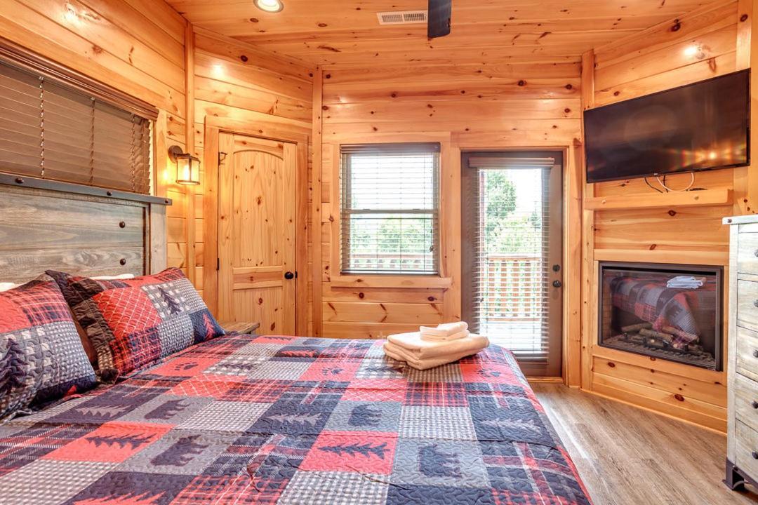 Gatlinburg Cabin With Private Hot Tub By Staycating ภายนอก รูปภาพ