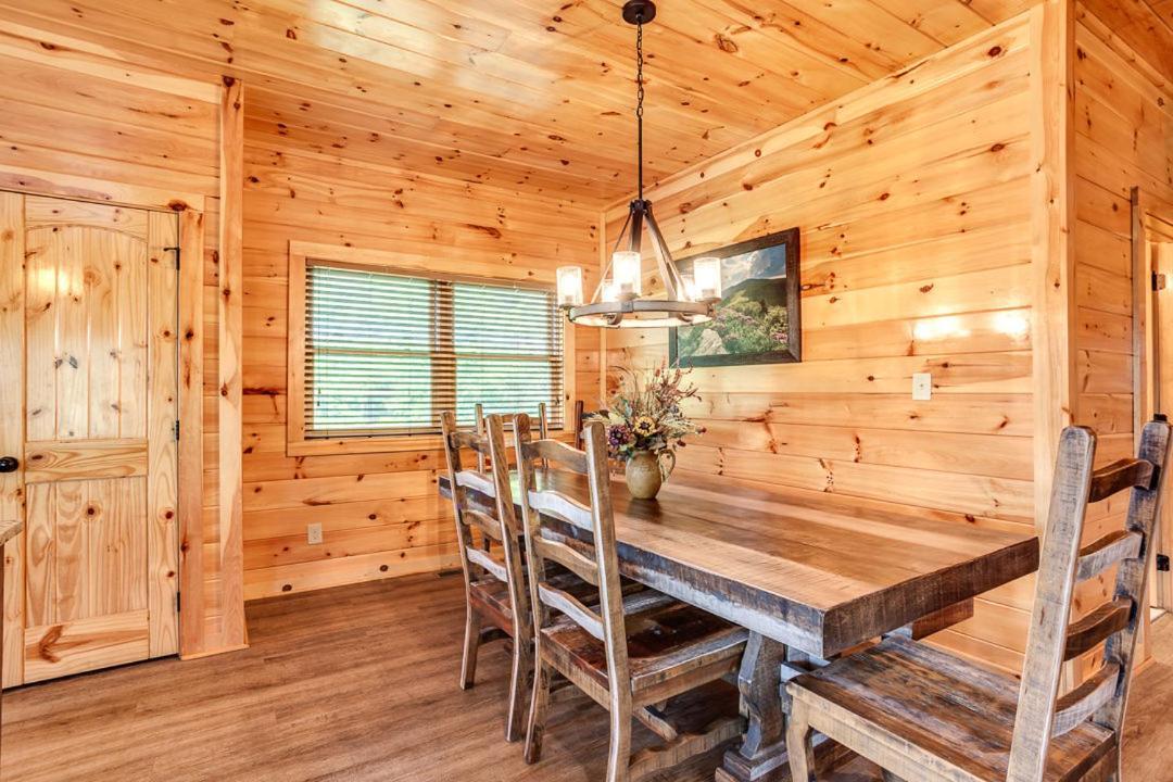 Gatlinburg Cabin With Private Hot Tub By Staycating ภายนอก รูปภาพ
