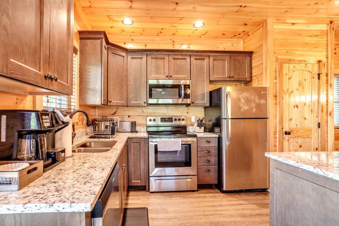 Gatlinburg Cabin With Private Hot Tub By Staycating ภายนอก รูปภาพ