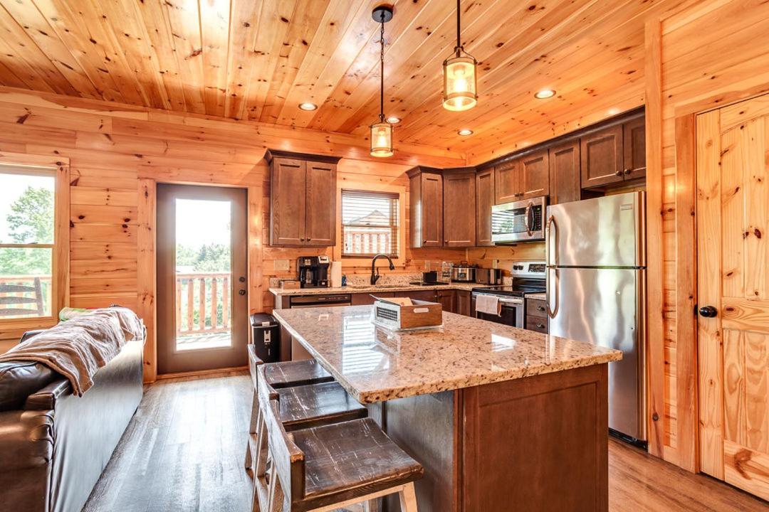 Gatlinburg Cabin With Private Hot Tub By Staycating ภายนอก รูปภาพ