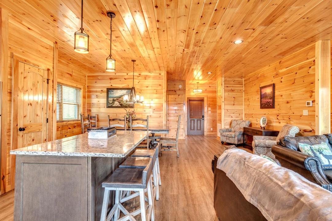 Gatlinburg Cabin With Private Hot Tub By Staycating ภายนอก รูปภาพ