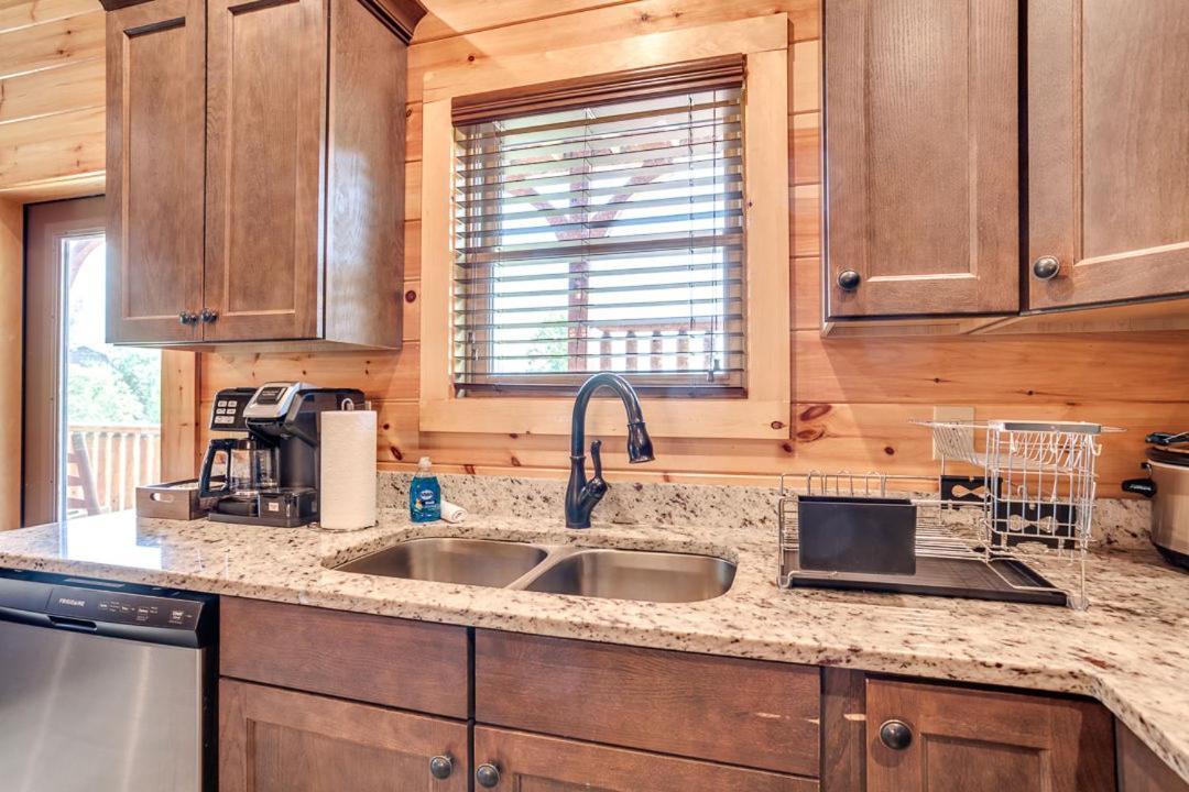 Gatlinburg Cabin With Private Hot Tub By Staycating ภายนอก รูปภาพ