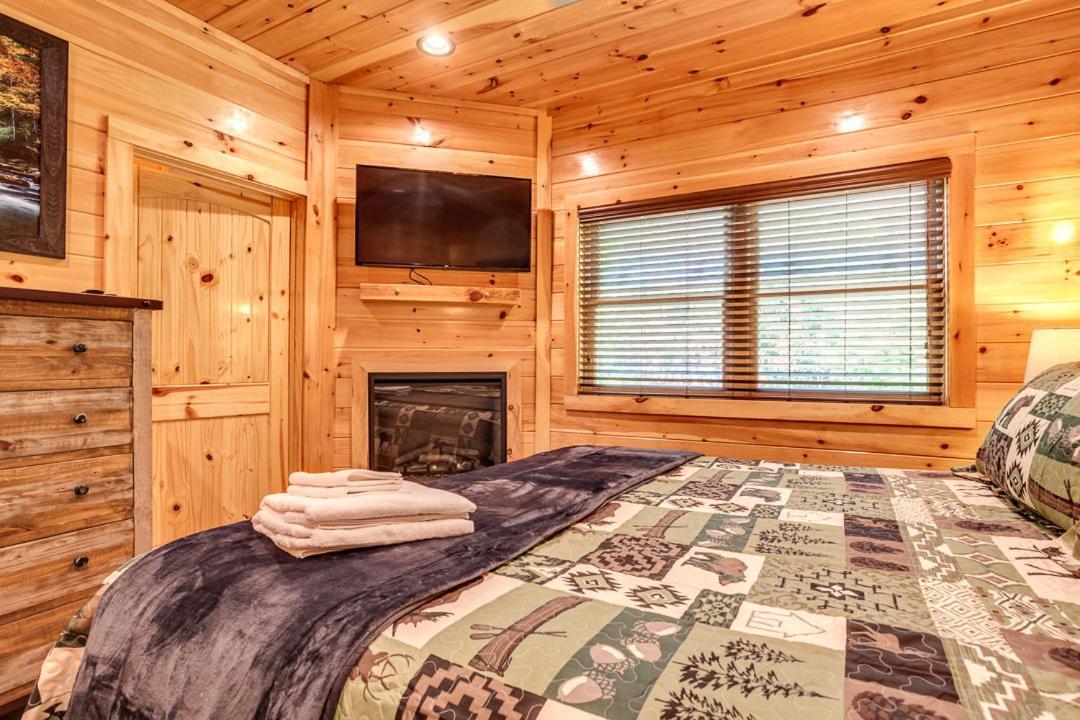 Gatlinburg Cabin With Private Hot Tub By Staycating ภายนอก รูปภาพ