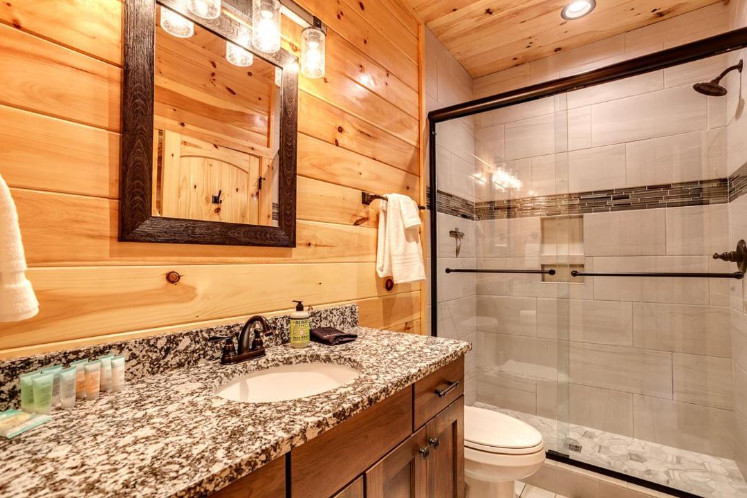 Gatlinburg Cabin With Private Hot Tub By Staycating ภายนอก รูปภาพ