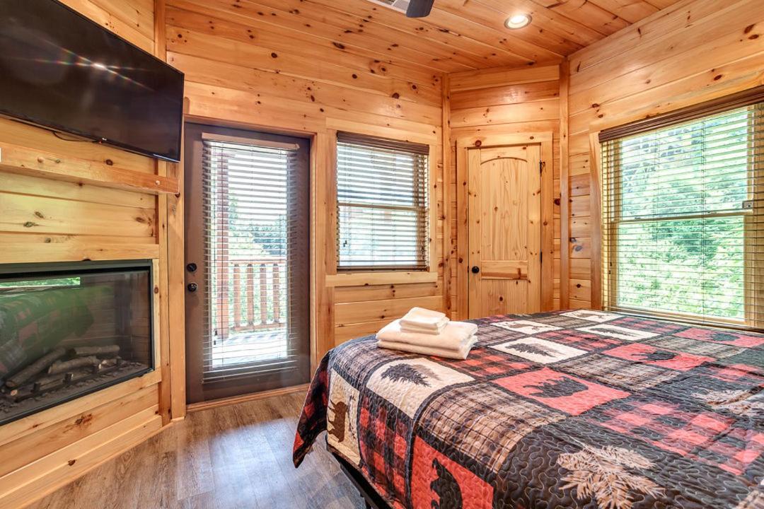 Gatlinburg Cabin With Private Hot Tub By Staycating ภายนอก รูปภาพ
