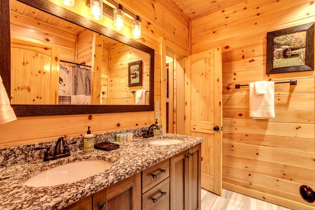 Gatlinburg Cabin With Private Hot Tub By Staycating ภายนอก รูปภาพ